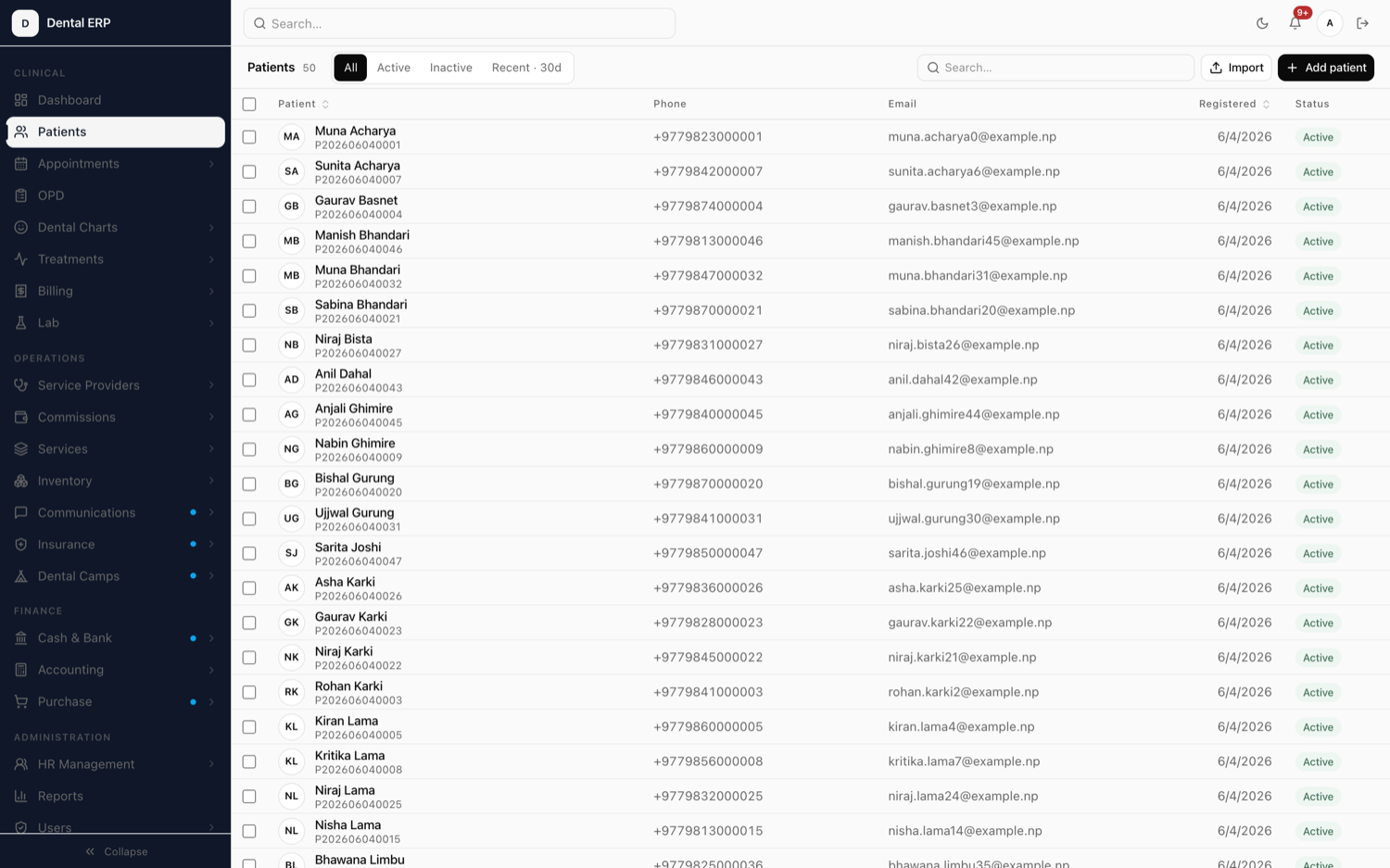 Xodont patient records list showing patient names, contact details, and status.